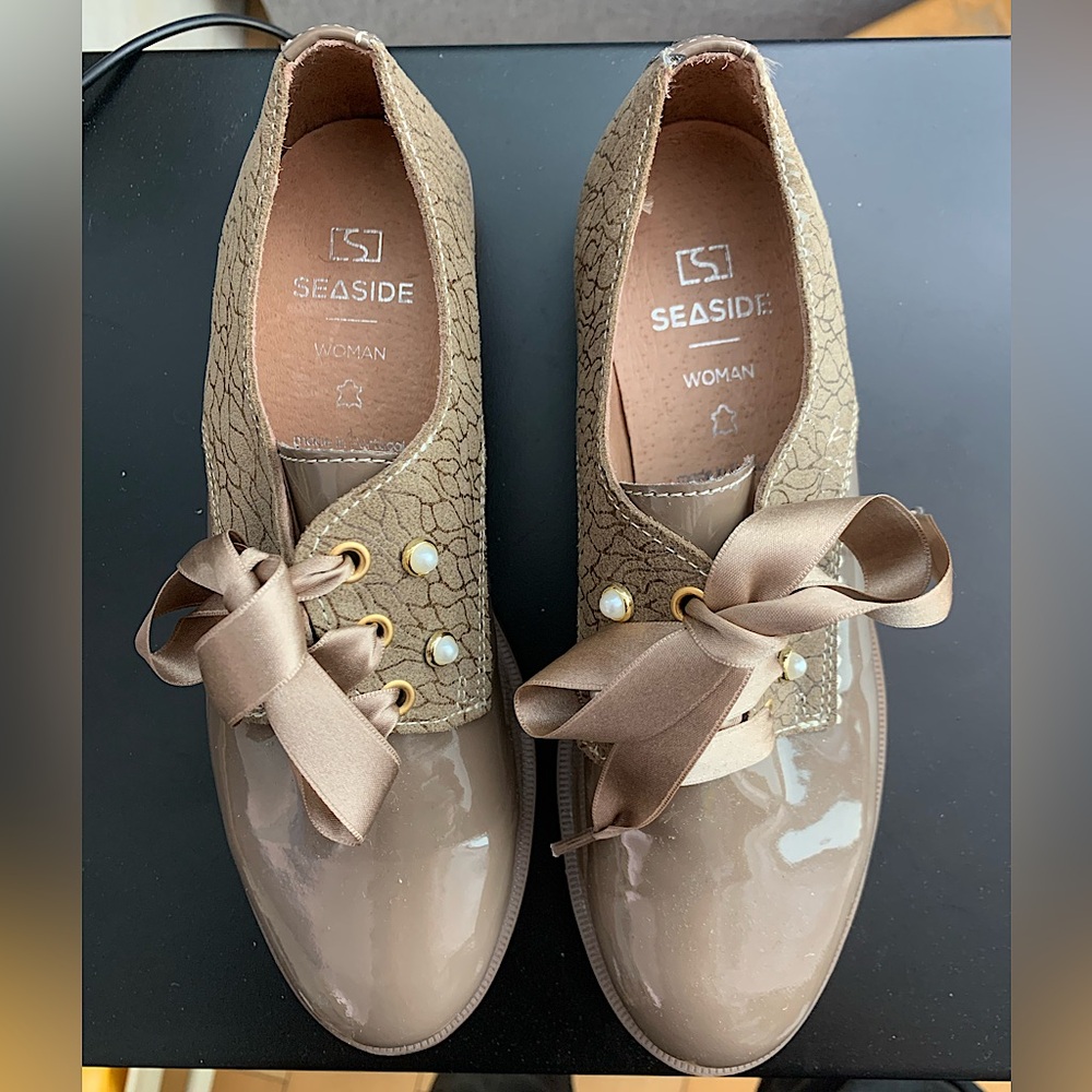 Seaside beige patent leather oxfords size 35 made in spain beautiful